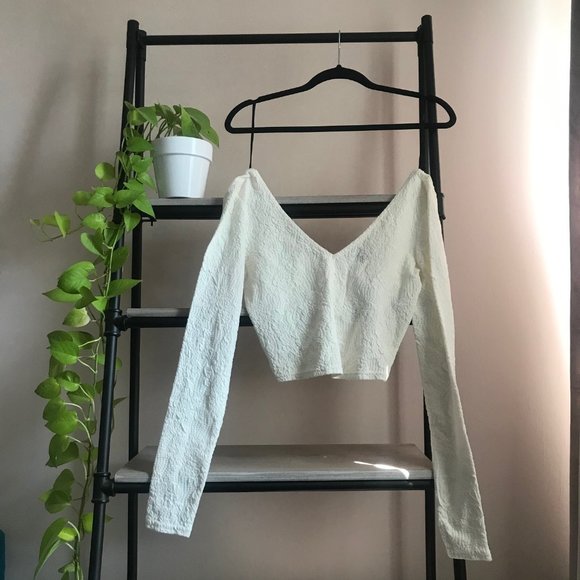 Forever 21 Tops - Forever 21 long sleeve cream crop top